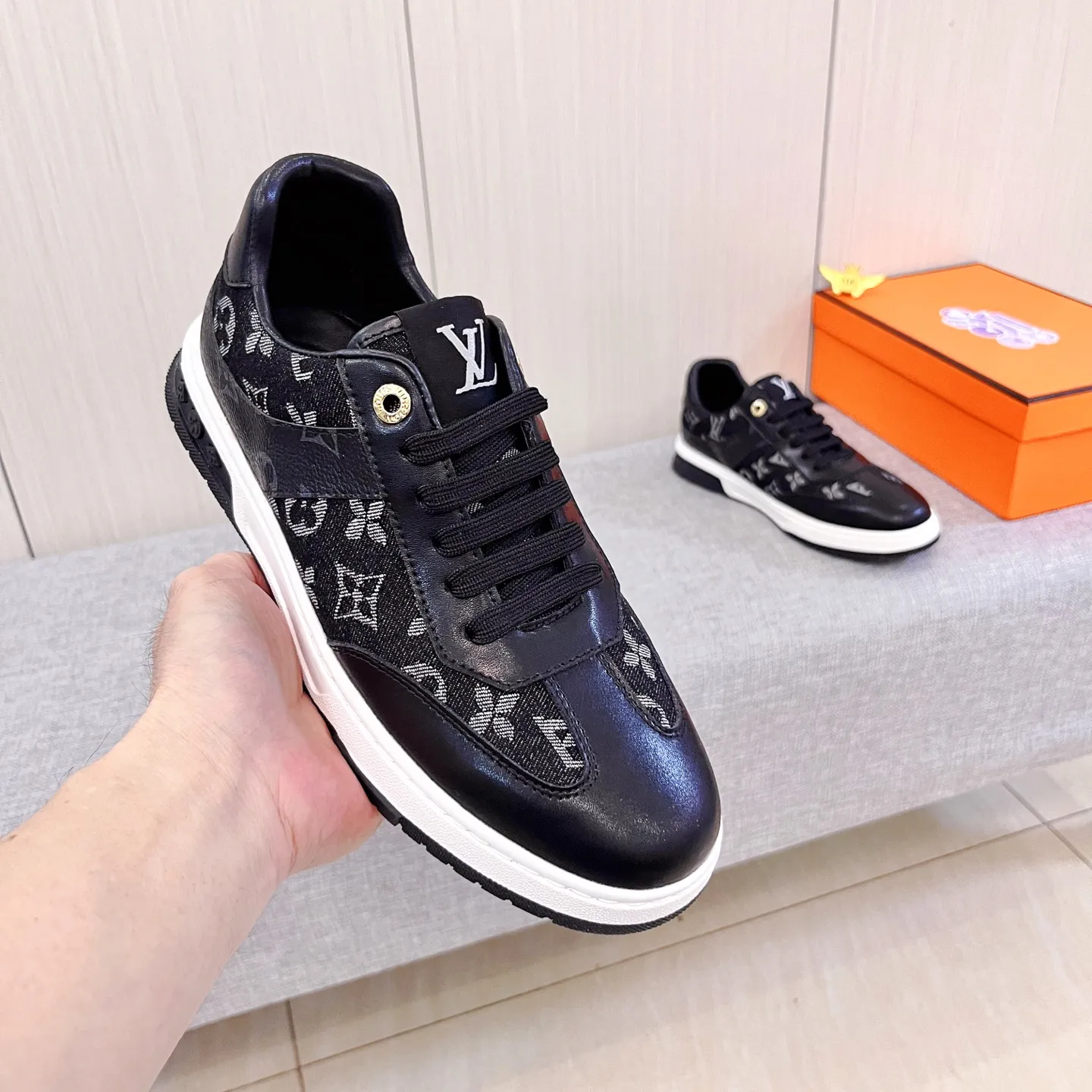 🚘🚘Factory batch 420💰【LV】🔥Louis Vuitton high-end men's shoes brand official website 1:1 latest masterpiece: the upper is made of Italian imported first-layer cowhide with a comfortable and breathable lining➕original non-slip and wear-resistant outsole🔥, making walking more convenient and comfortable! An exclusive new model, a stunning work, a beautiful 1:1 replica [color] compared to the official quality! Create a fashionable personality to set off your uniqueness! A must-have for trendy men! Classic 🔥 Size: 38-44 Color: 🔥 2⃣️ colors available 🔥.